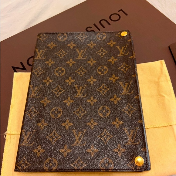 Louis Vuitton iPad case - Picture 11 of 16